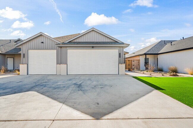 Building Photo - Brand new townhomes in Frenship ISD!