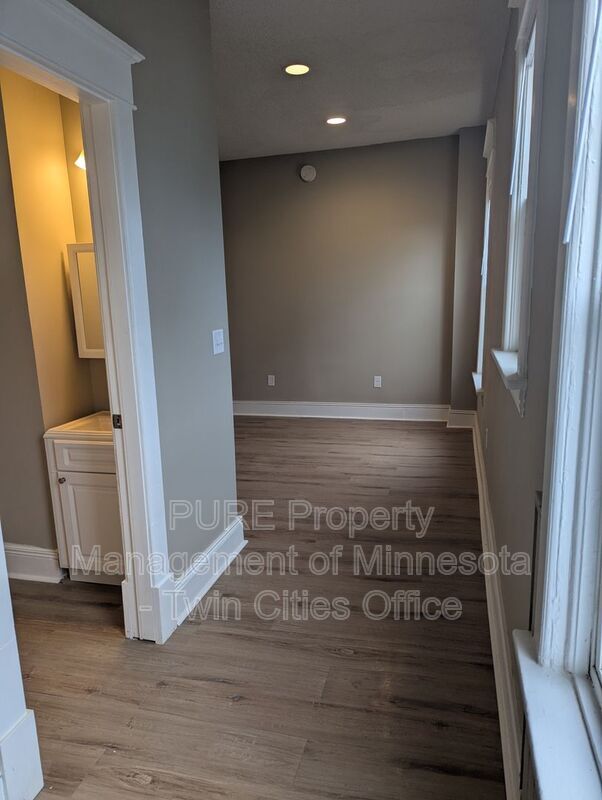 Photo - 605 Van Buren Ave Unit 1