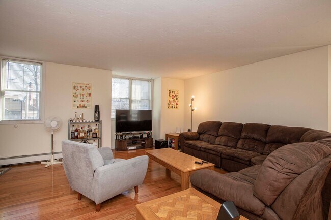 Photo - Huge 4 bed 2 bath townhouse near Northeastern with a move in special!