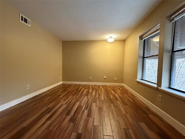 Photo - 1901 Brun St Unit D