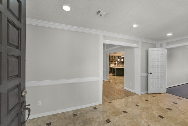Photo - 5147 Beechnut St