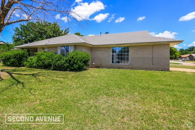Building Photo - 2412 Crystal Dr Rental