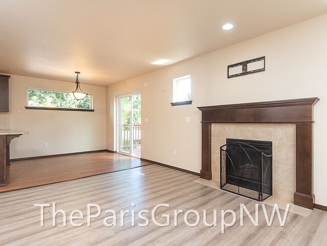 Photo - Super 2012 Shoreline Home – Upgrades, Wood Flrs, 3car Grg+++