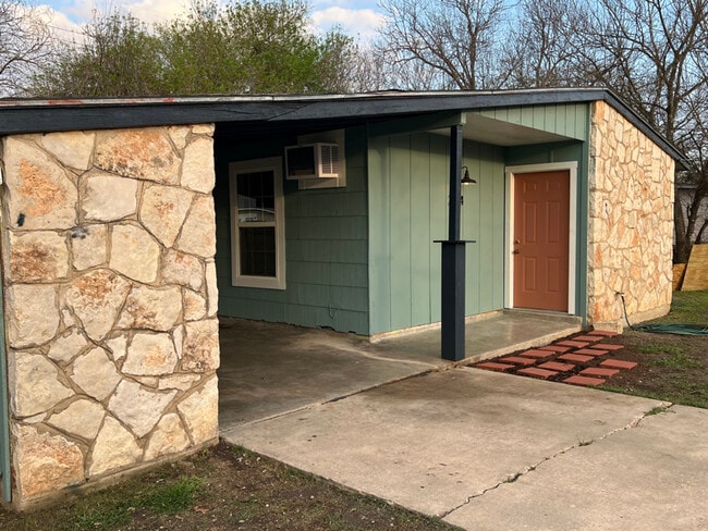 Photo - 2074 Springvale Dr