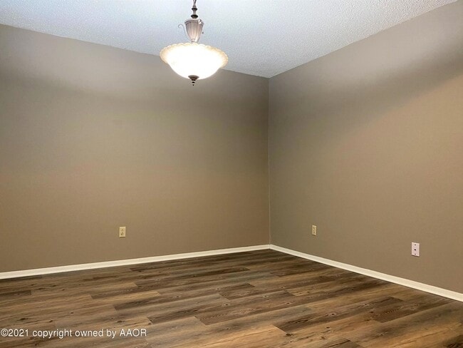 Photo - 6001 Gainsborough Rd