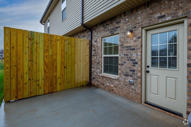 2BR, 1.5BA - 1,050SF - Patio