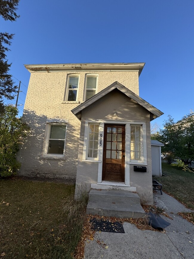 Building Photo - 905 5th Ave N