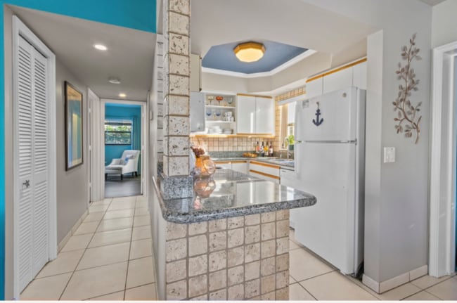 Photo - 715 S Ocean Dr