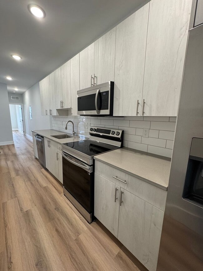 Building Photo - 3259 N 13th St Unit 3