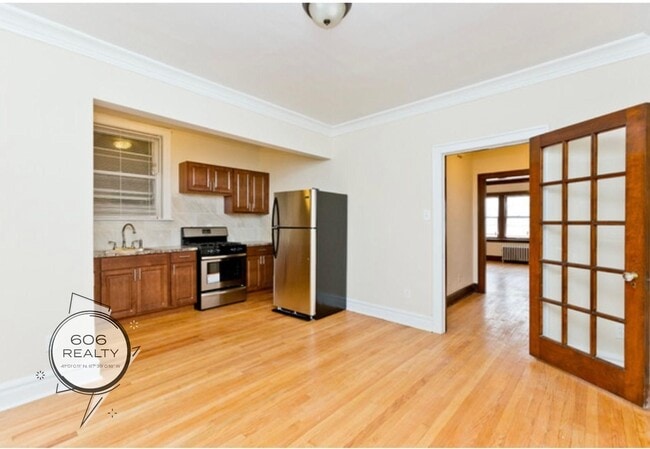 Bright Updated Units on Grove! - Bright Updated Apartment Units on Grove! Unit 6833-1E