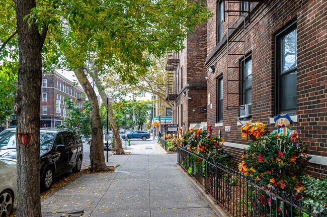 Photo - 32-86 33rd St