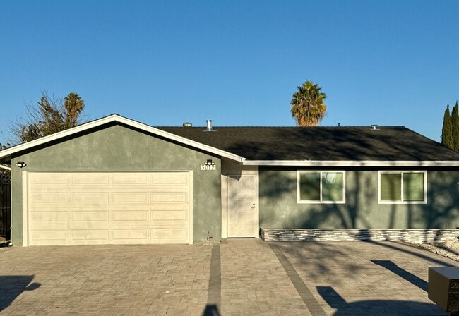 Building Photo - Updated 4 Bedroom 2 Bath Single Family Home in San Jose