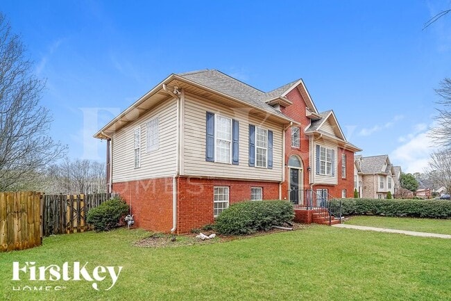 Photo - 136 Silverstone Ln