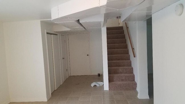 Photo - 348 Sutherland Ave