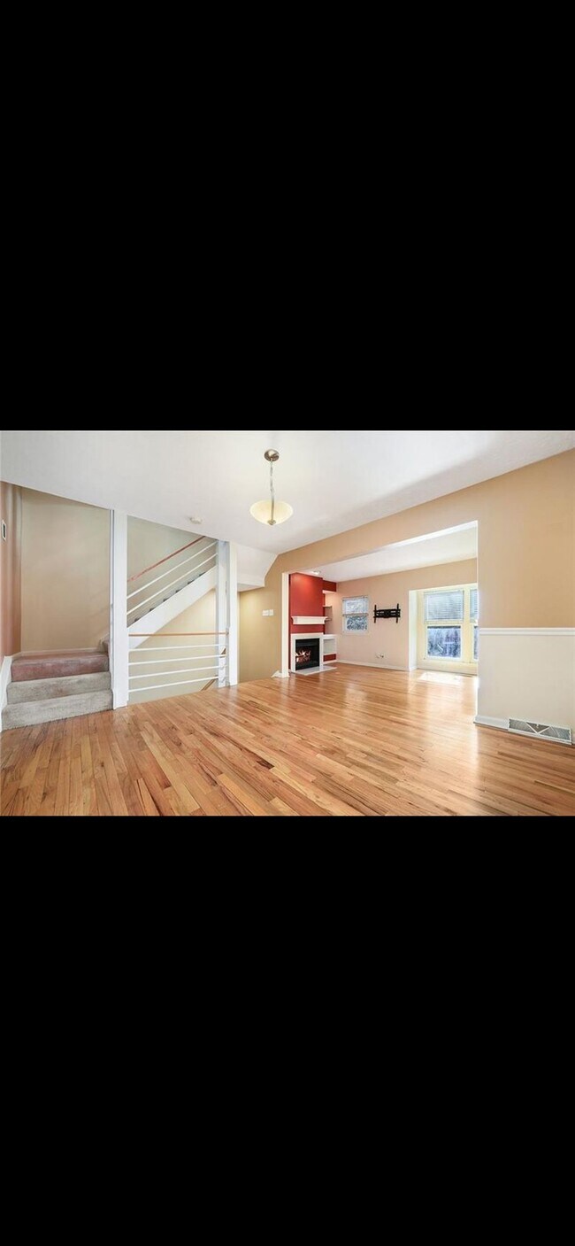 Photo - 14 Hemingway St