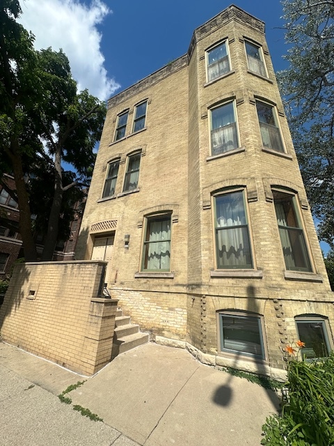 Building Photo - 802 N Van Buren St Rental