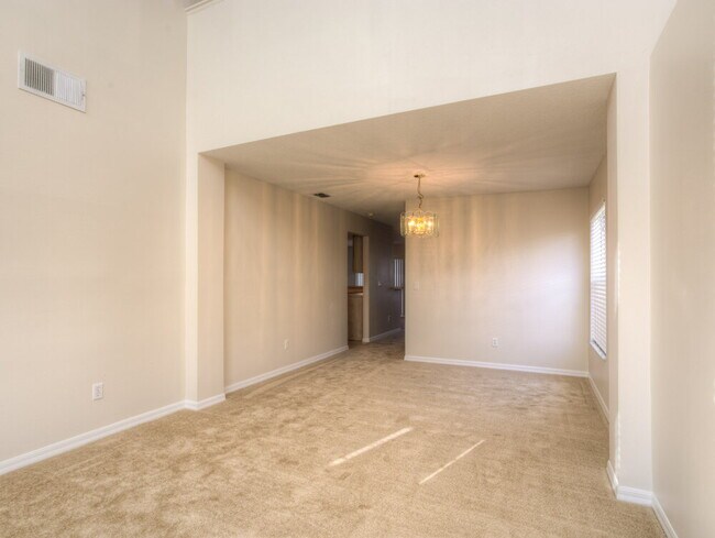 Photo - 2217 Heathwood Cir