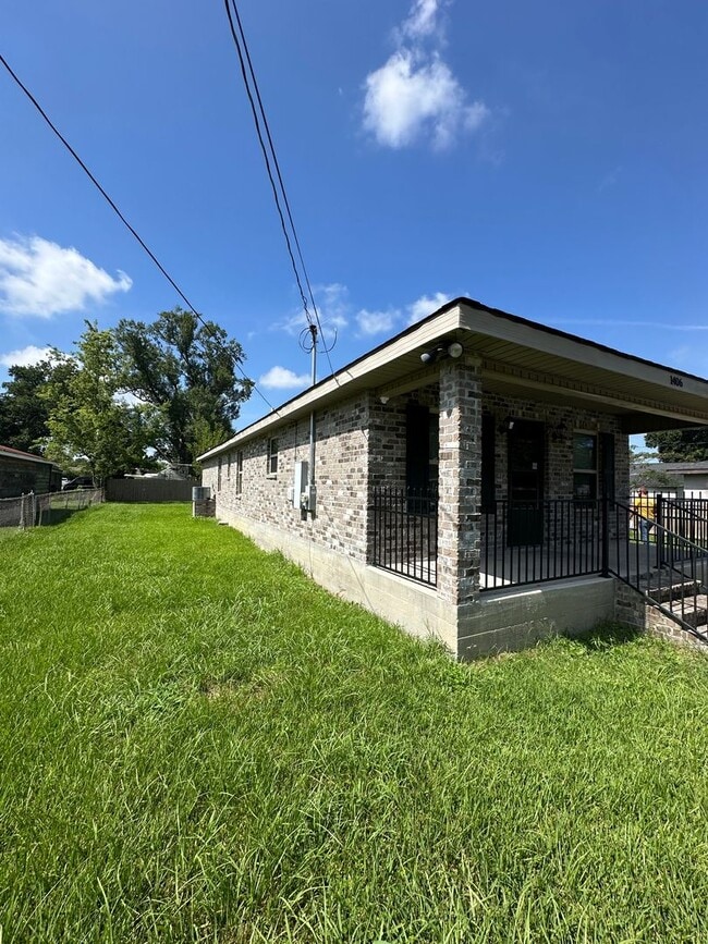 Photo - 1406 Memory Ln