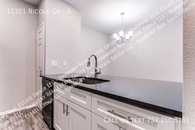Photo - 11301 Nicole Cove Unidad A