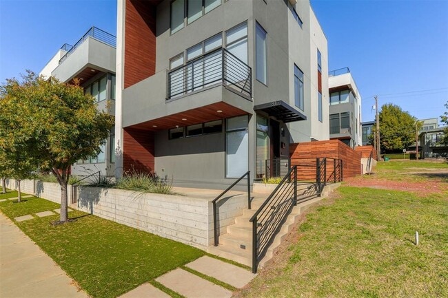 Photo - 817 NW 6th St