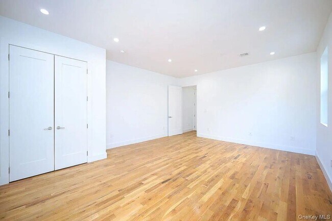 Photo - 105 Wyona St Unit 1