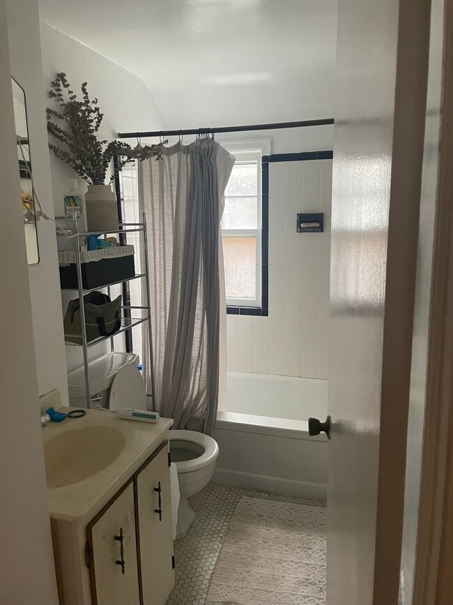 Photo - 115 Crescent Plz Unit 118