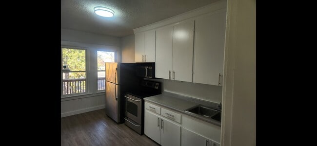 Building Photo - 698 Massabesic St Unit 2L