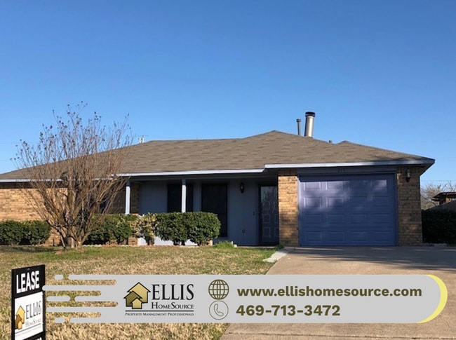 Building Photo - 211 Tejas Dr