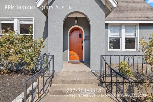 2002 Travis Heights Blvd