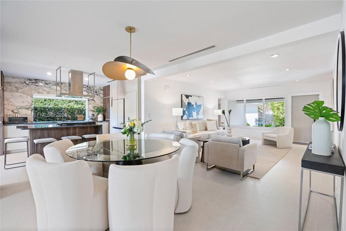 Photo - 7810 Hawthorne Ave