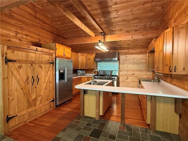 Photo - 2405 Mountain Rd