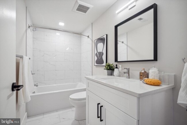 Photo - 1805 N Howard St Unit 208