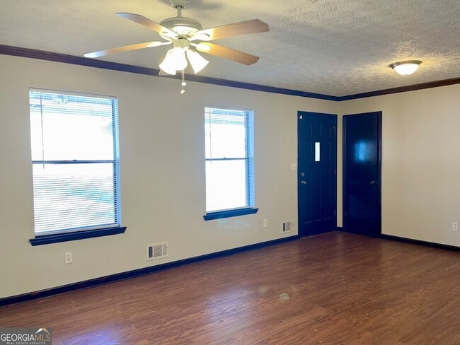 Photo - 1032 Genny Ln