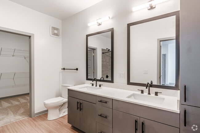A1 1BR, 1BA - Baño de 776SF