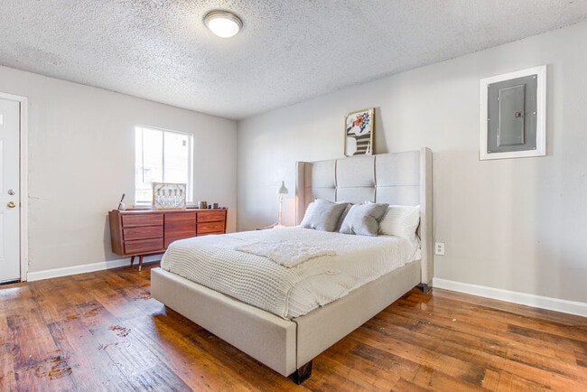 The Residences at Glen Oaks