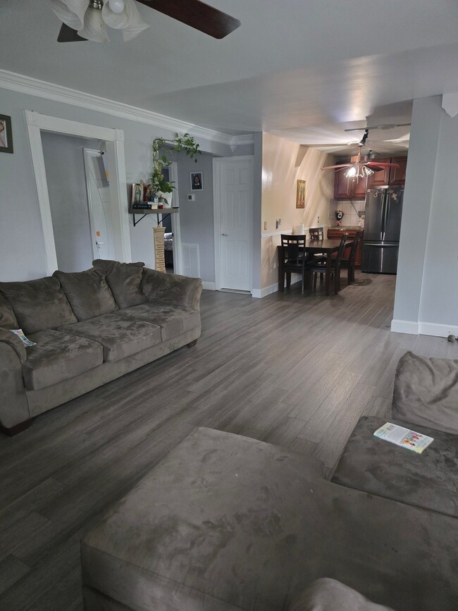 Photo - 116 Leeland Rd