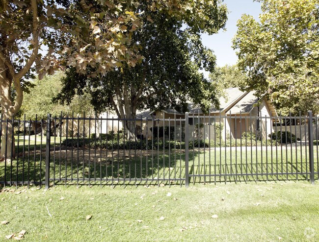 Park Meadows - Park Meadows Apartments