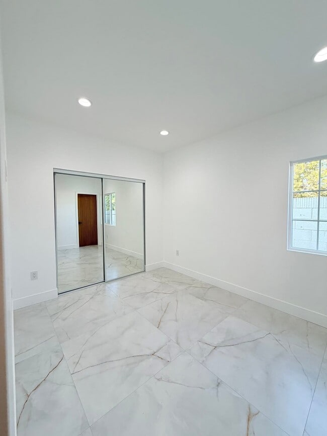 Photo - 604 S Vicki Ln