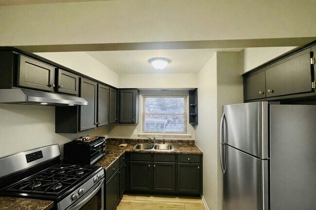 Building Photo - 2737 W 87th St Unit 1W