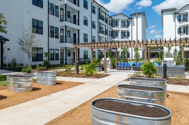 Garden - Ivy Point Cinco Ranch