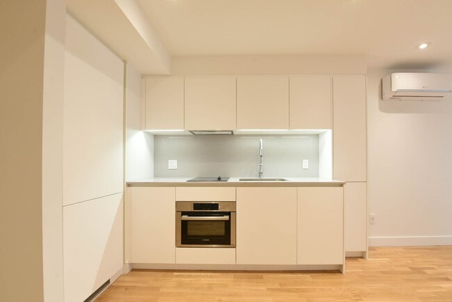 Photo - 3195 Av. Van Horne Unit 105