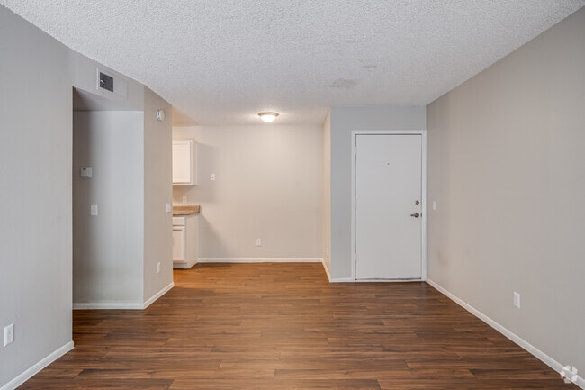 1BR, 1BA - 620SF