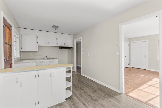 Photo - Charming and Newly Renovated 3 Bedroom 1 B...