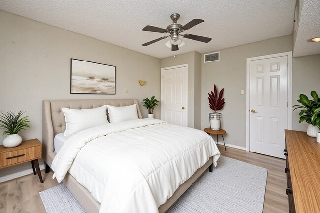 Photo - 2826 S Bartell Dr Unit 37