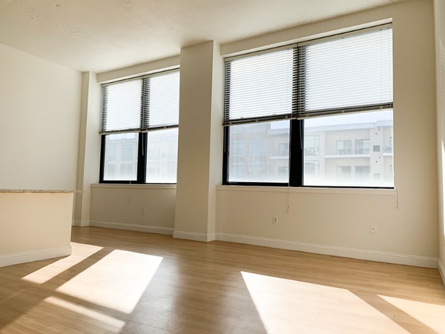Building Photo - 4600 Woodward Ave Rental