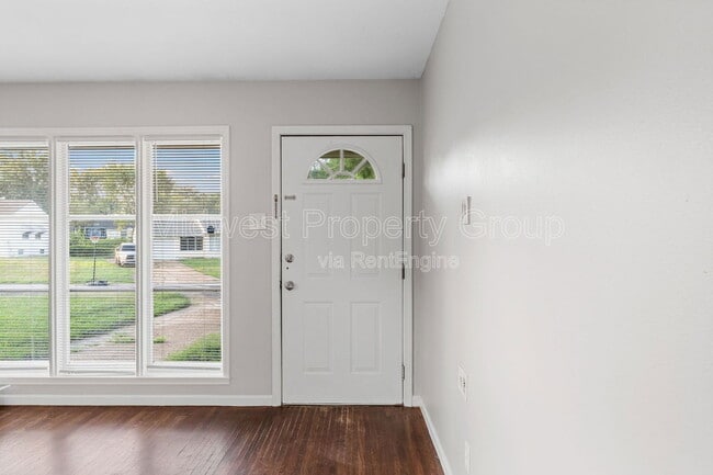 Photo - 306 Banff Cir