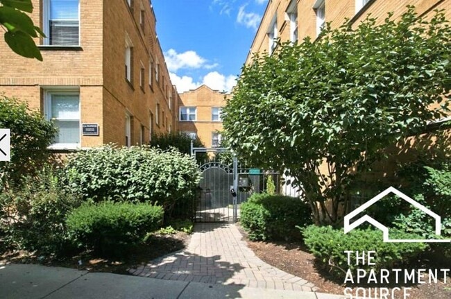 Photo - 634 W Roscoe St Unit 3