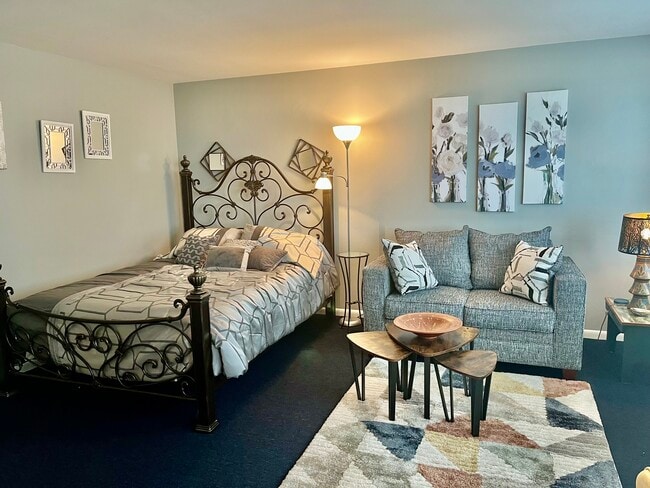 Building Photo - 12520 Edgewater Dr Unit #902