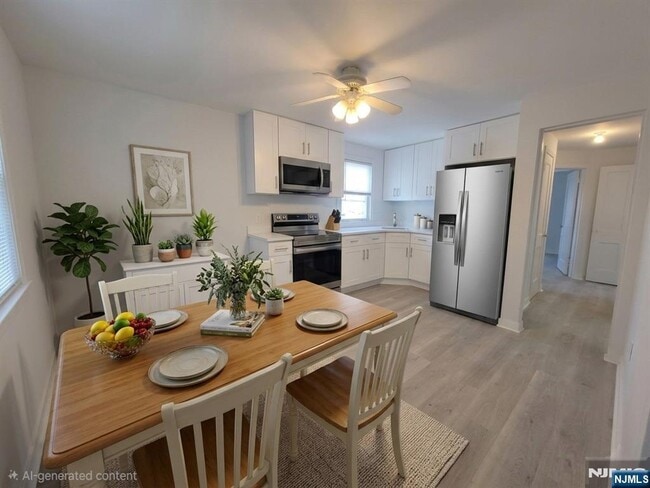 Building Photo - 683 Kingsland Ave