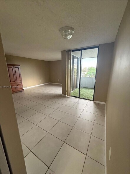 Photo - 8215 SW 152nd Ave Unidad G-405